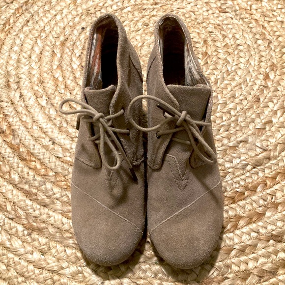 TOMS Ankle Boots - Picture 3 of 10